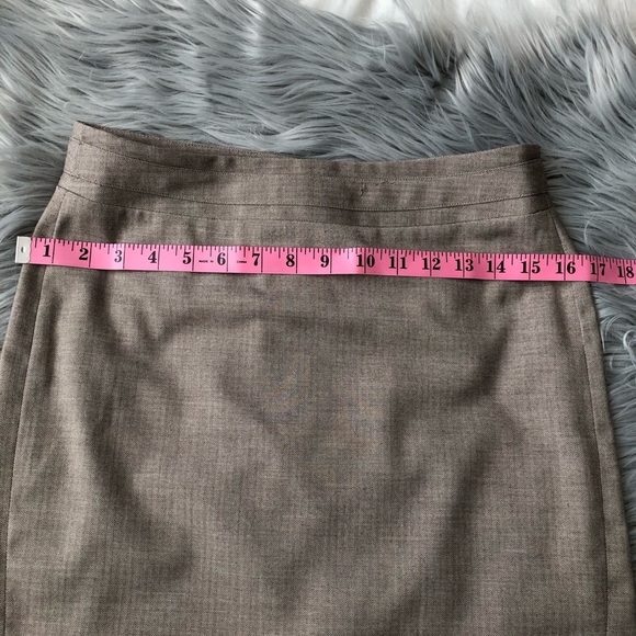 Banana Republic taupe pencil skirt (M2) - Picture 3 of 5